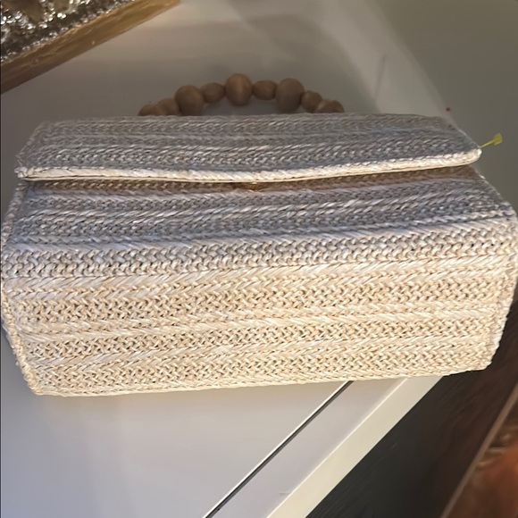 Elegant Cream Woven Handbag with Wooden Handle - Picture 5 of 5